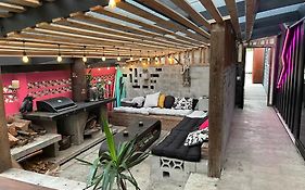 Family Surf House With Games, Electric Beach